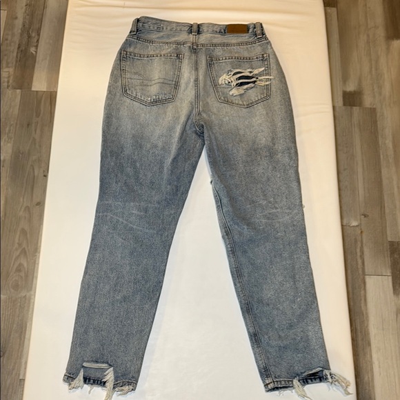 American Eagle Outfitters Mom Jean Blown Out Blue Distressed Size 2 Regular - Picture 4 of 10
